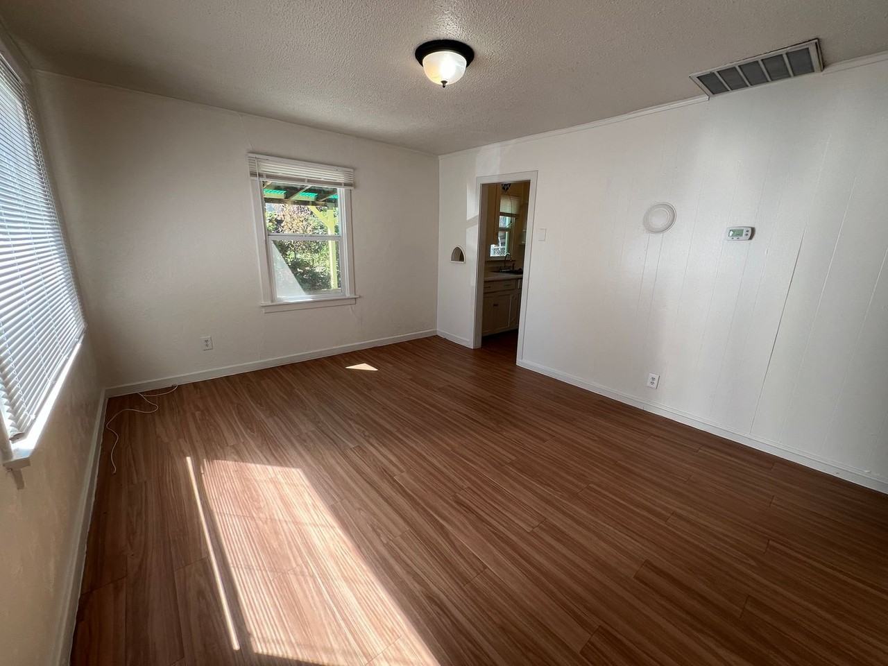 717 Sw 4th St - Photo 5 of 15