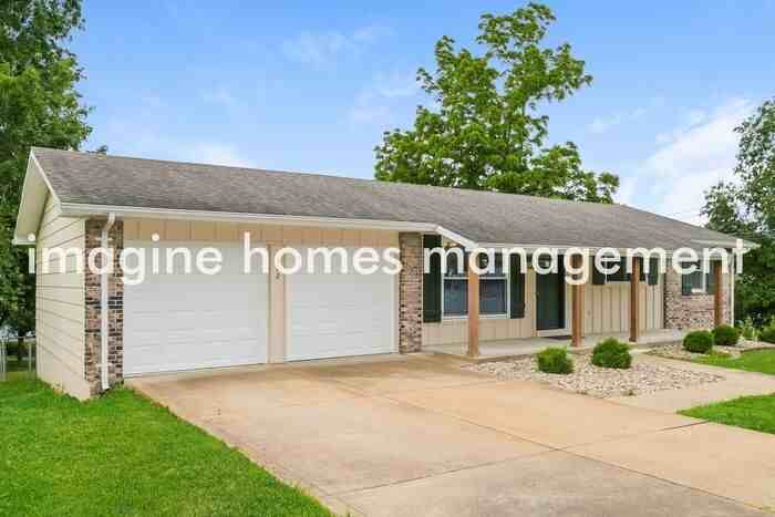 302 Clara St - Photo 3 of 22