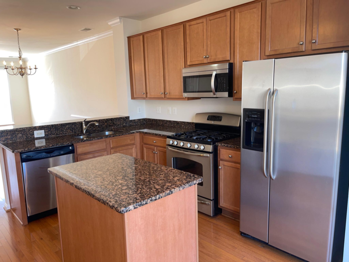 15592 John Diskin Cir - Photo 3 of 24