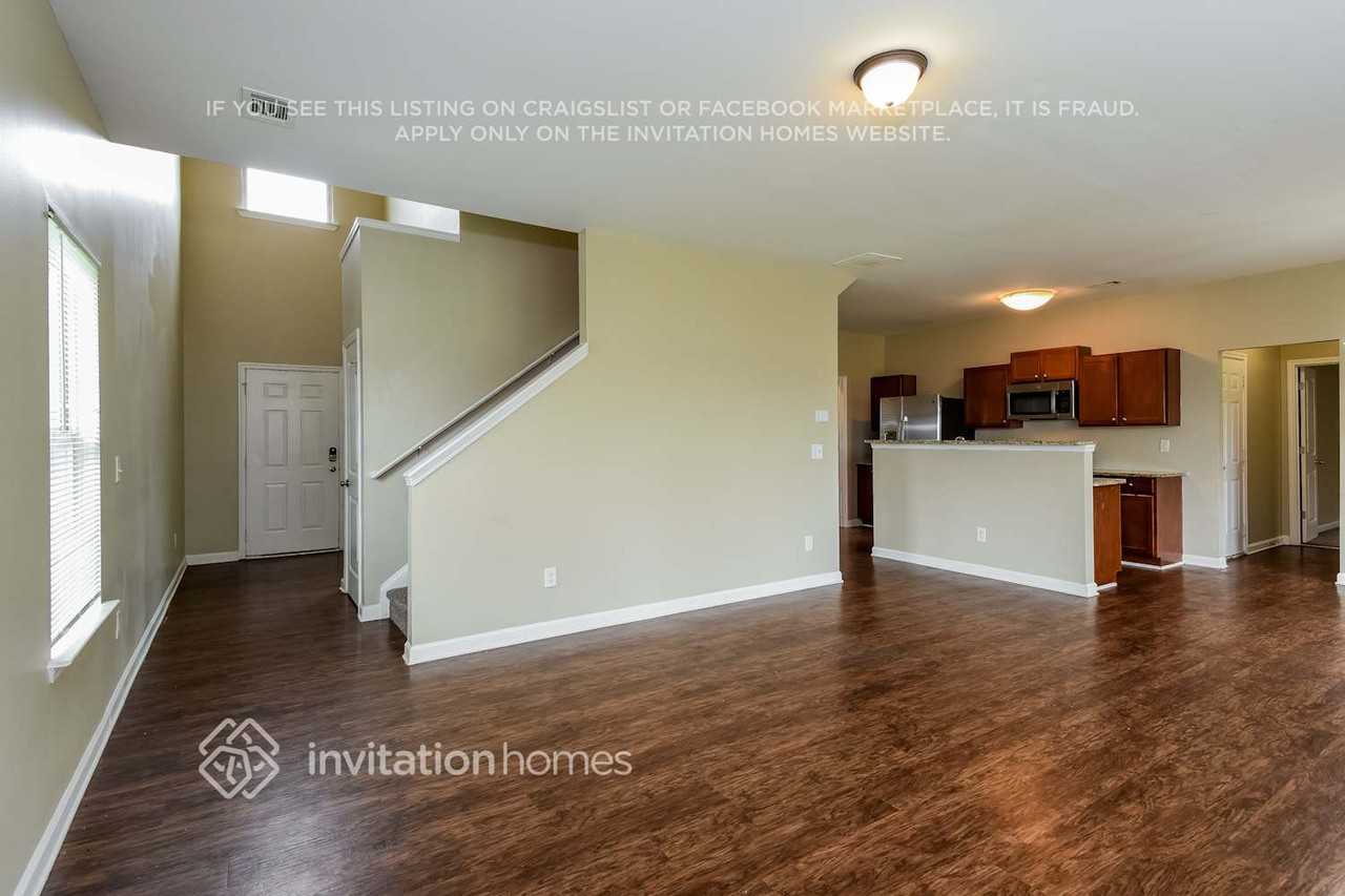 350 Village Broad St - Photo 5 of 18