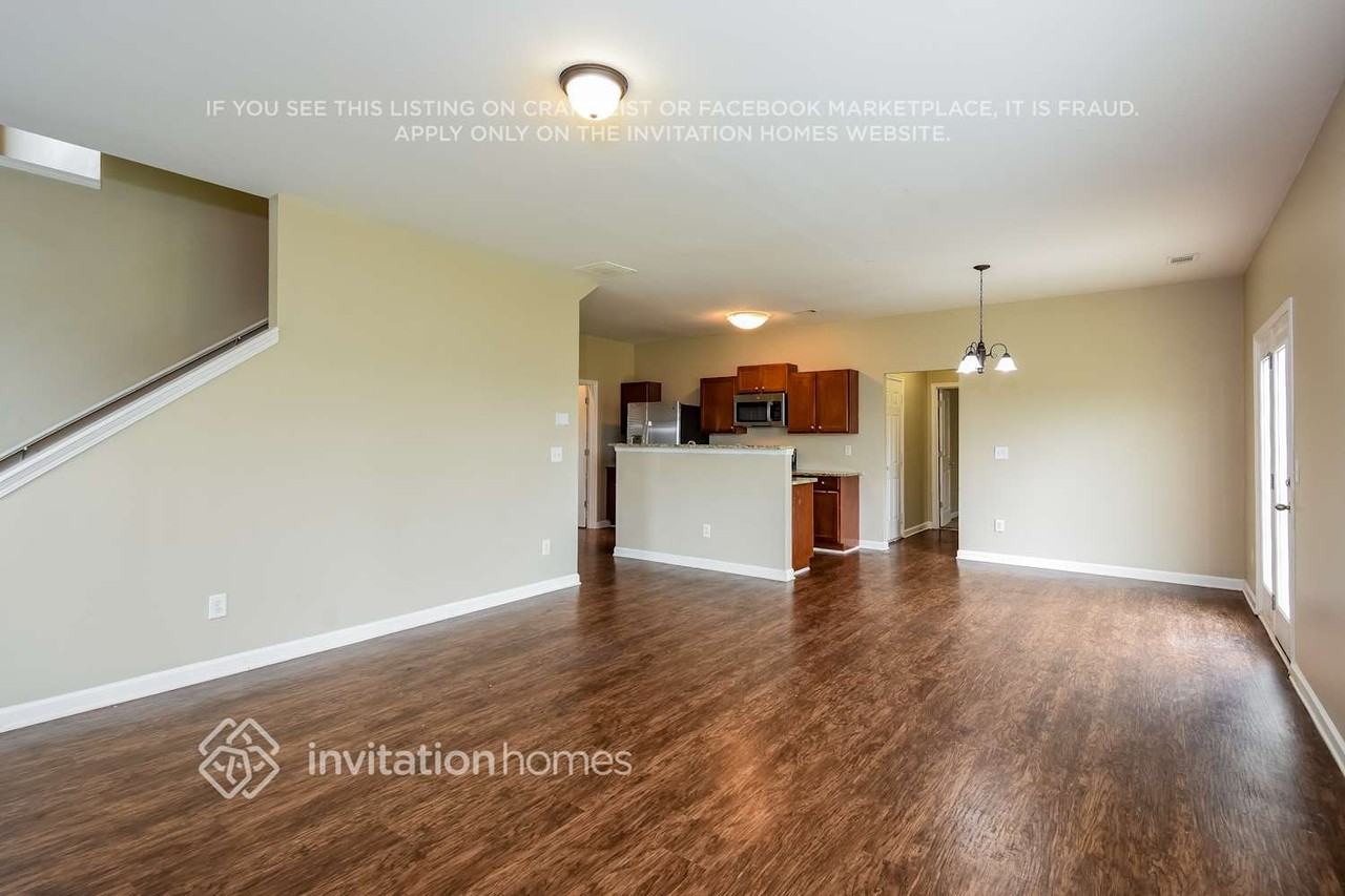 350 Village Broad St - Photo 6 of 18
