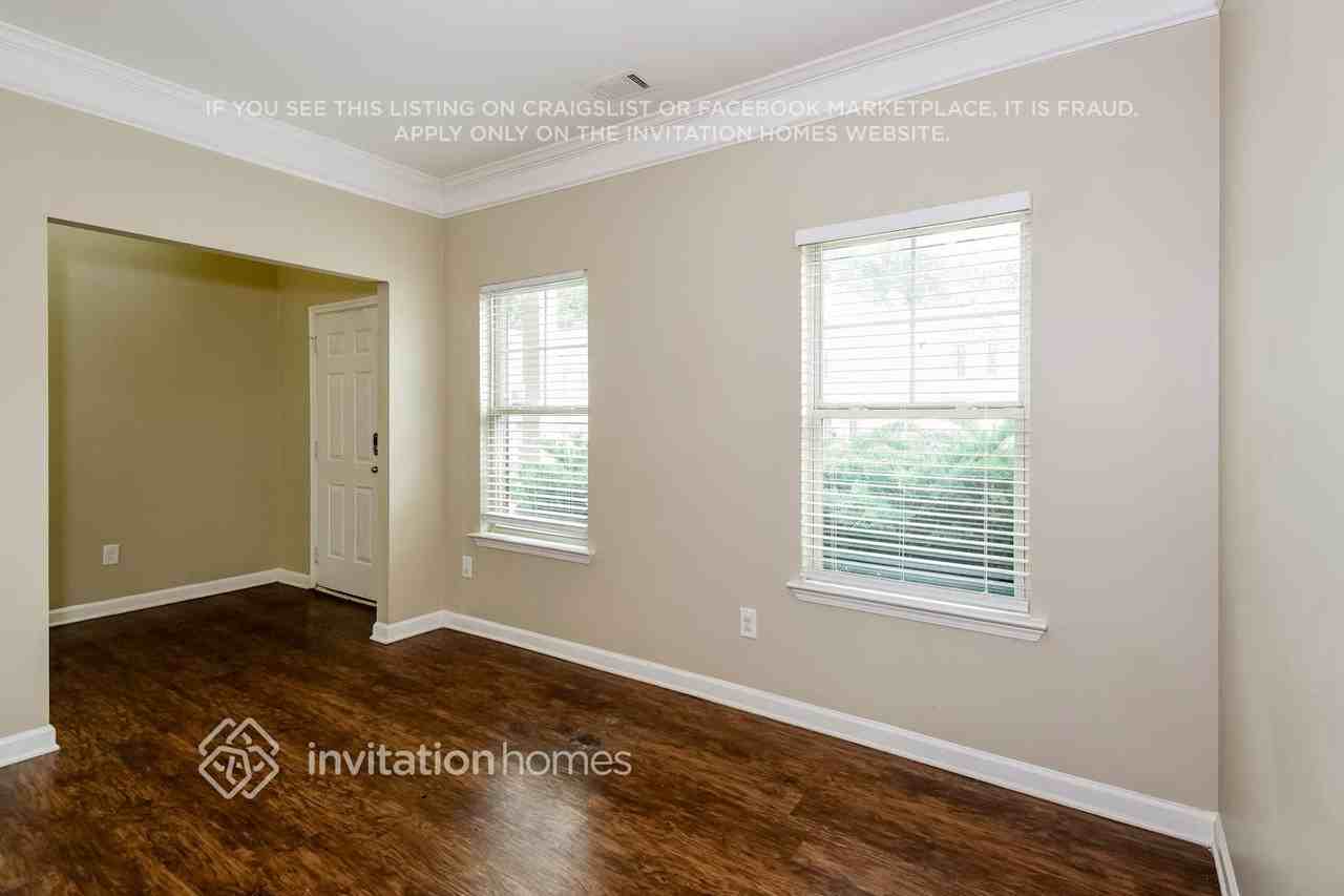 350 Village Broad St - Photo 7 of 18