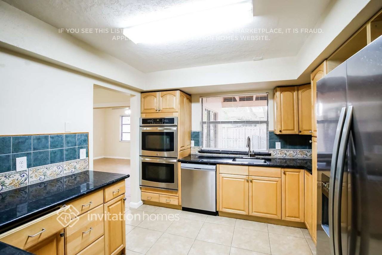 5313 Sw 118th Ave - Photo 6 of 17