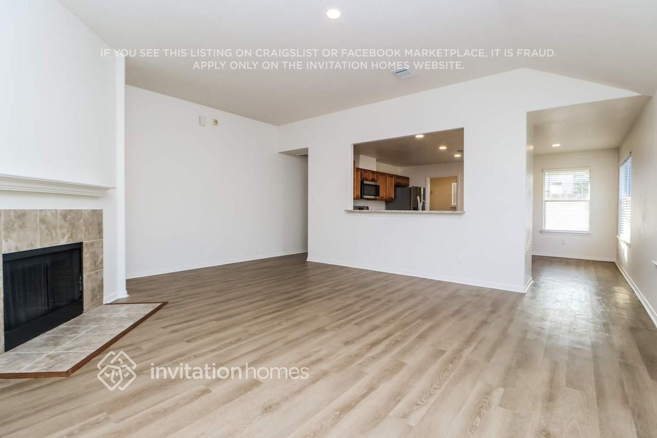 1506 Imperial Manor Ln - Photo 6 of 17