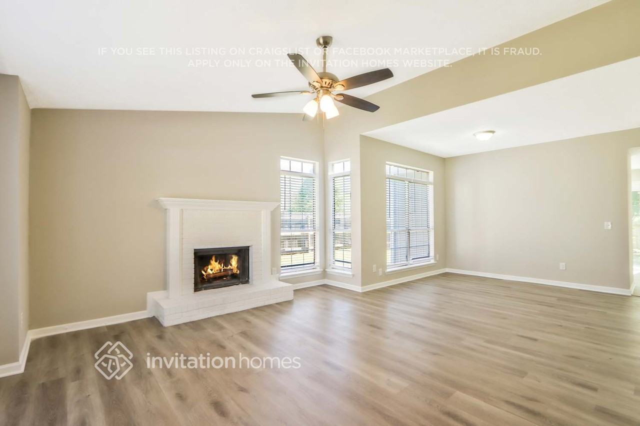 6635 Emerald Pointe Cir - Photo 4 of 23