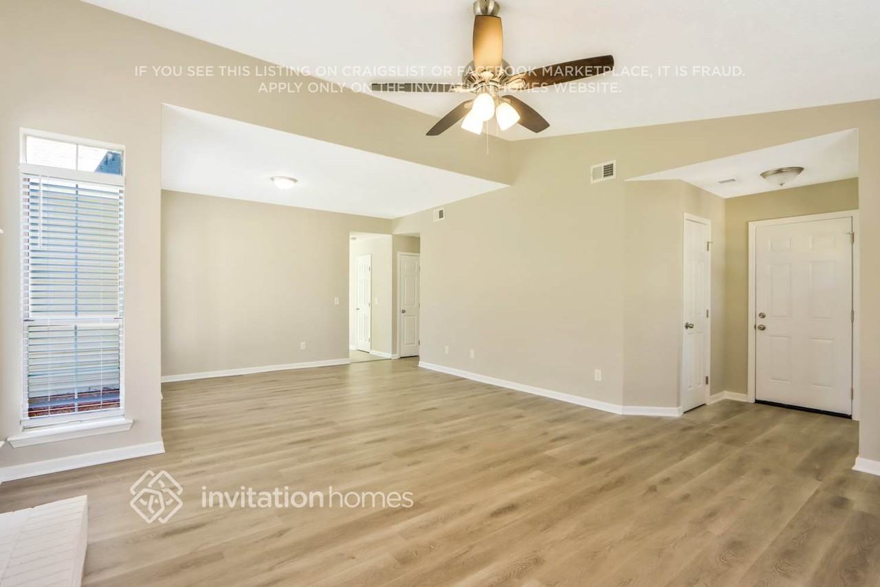 6635 Emerald Pointe Cir - Photo 3 of 23