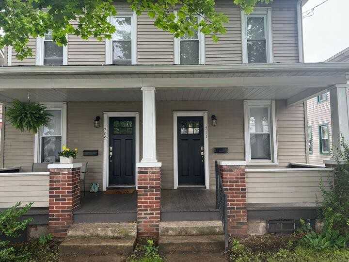 711 Park St - Photo 2 of 20