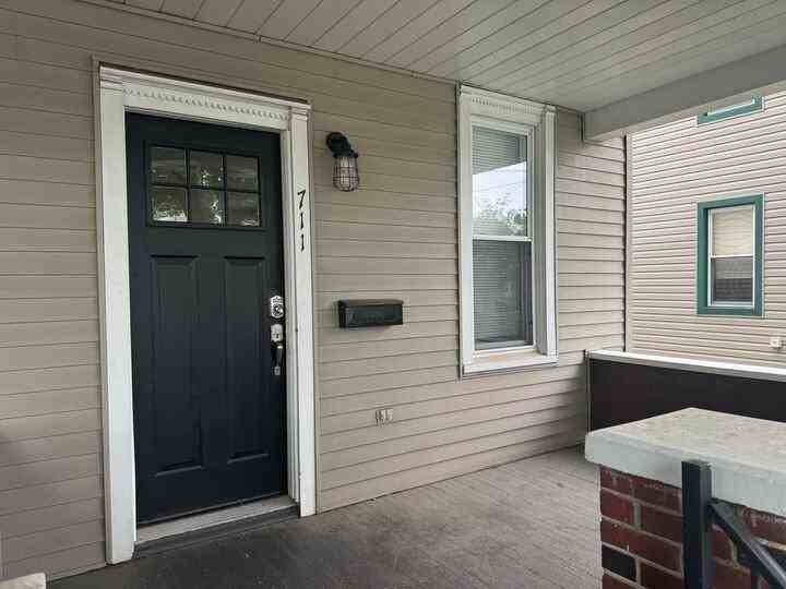 711 Park St - Photo 3 of 20