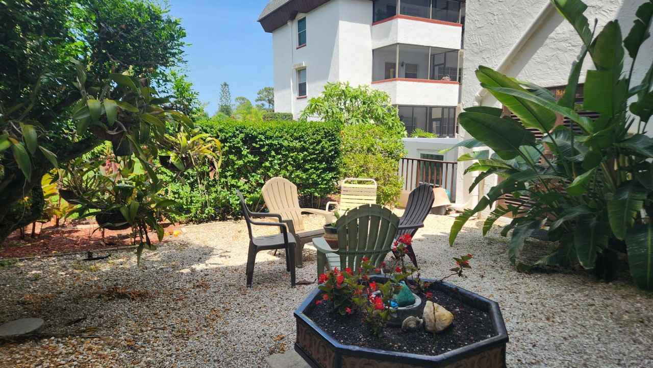 725 Port Malabar Blvd NE - Photo 2 of 20