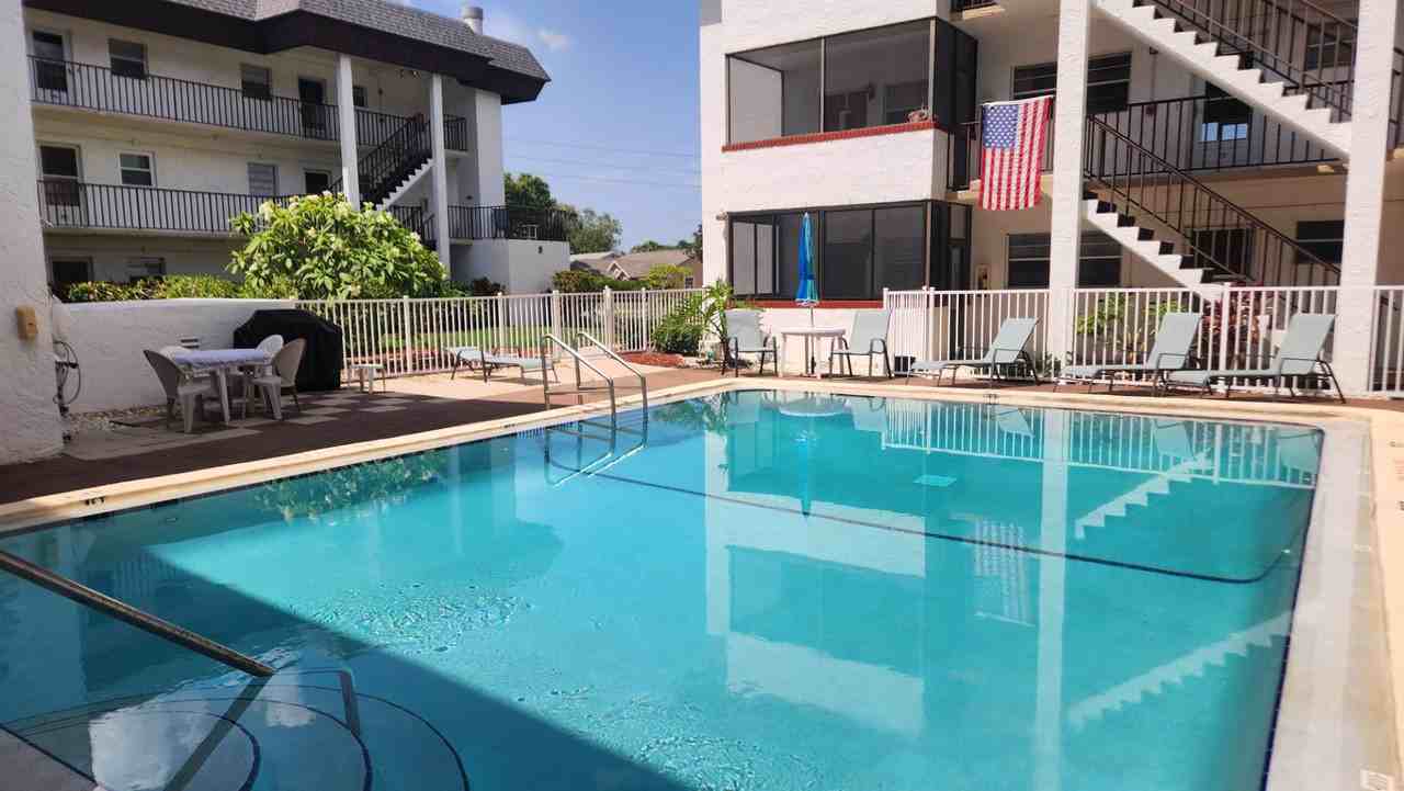 725 Port Malabar Blvd NE - Photo 3 of 20