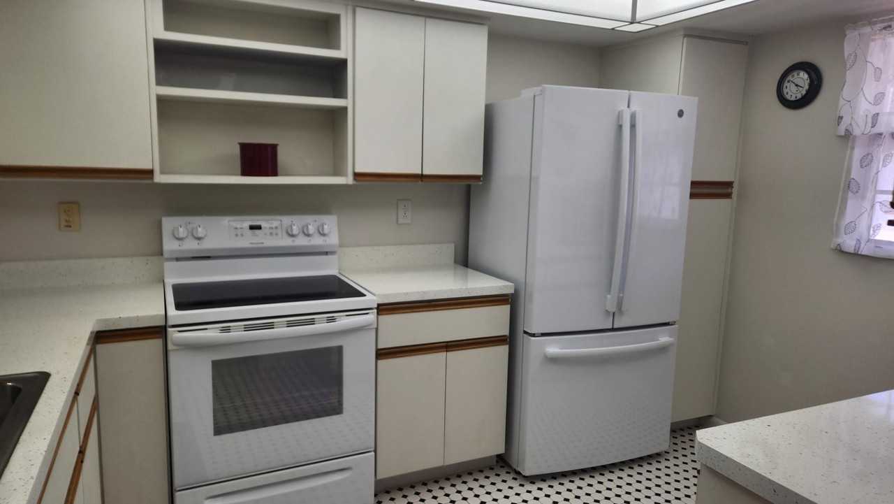 725 Port Malabar Blvd NE - Photo 5 of 20