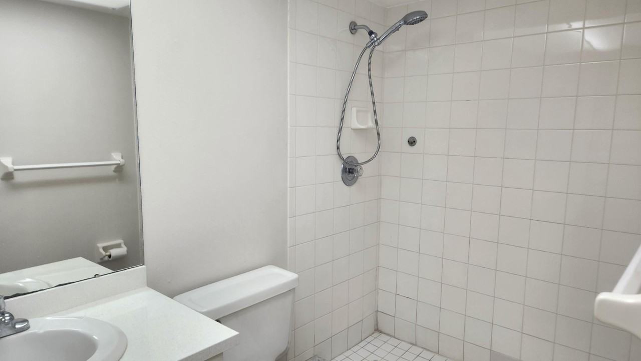725 Port Malabar Blvd NE - Photo 7 of 20
