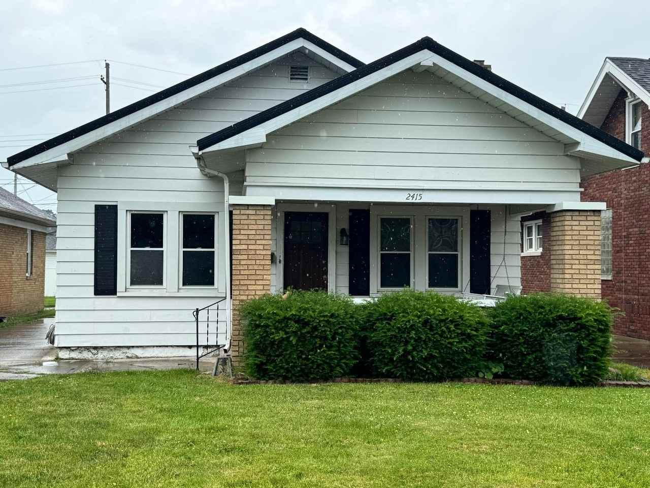 2415 N Grand Ave - Photo 2 of 11