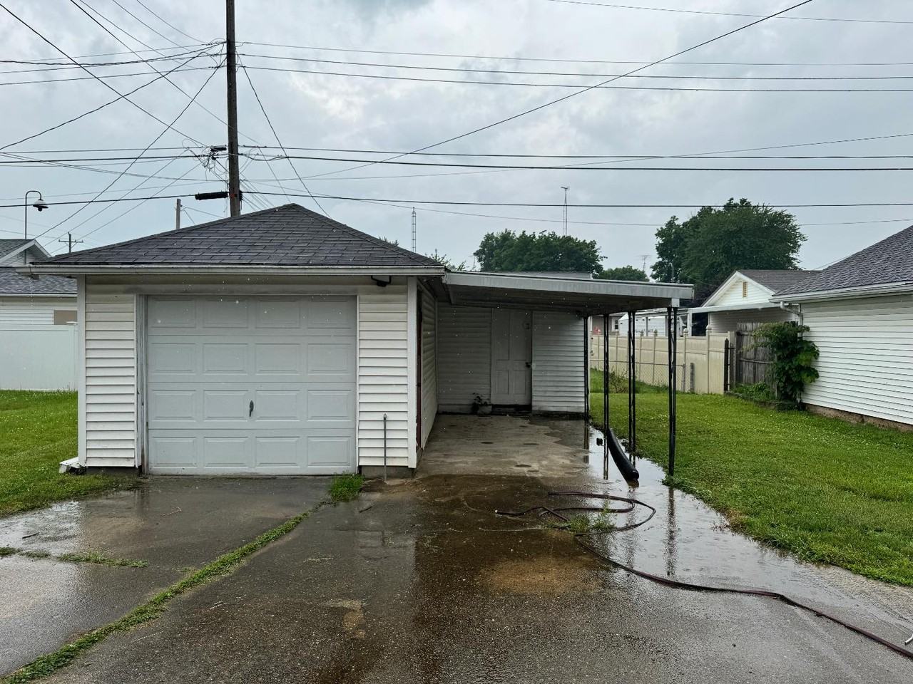 2415 N Grand Ave - Photo 3 of 11