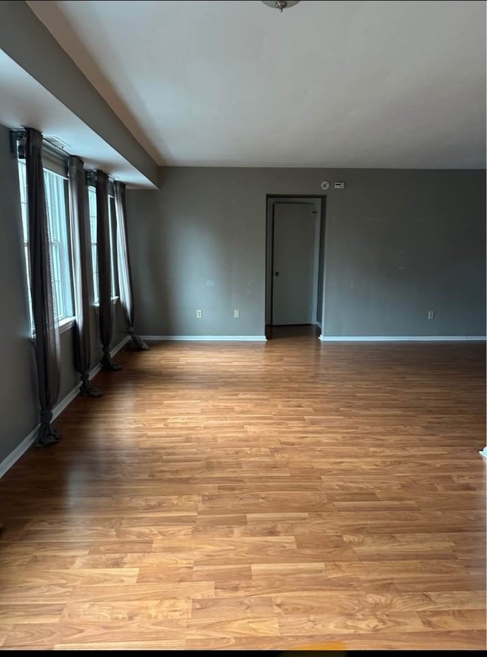 Royal Court - Photo 3 of 5