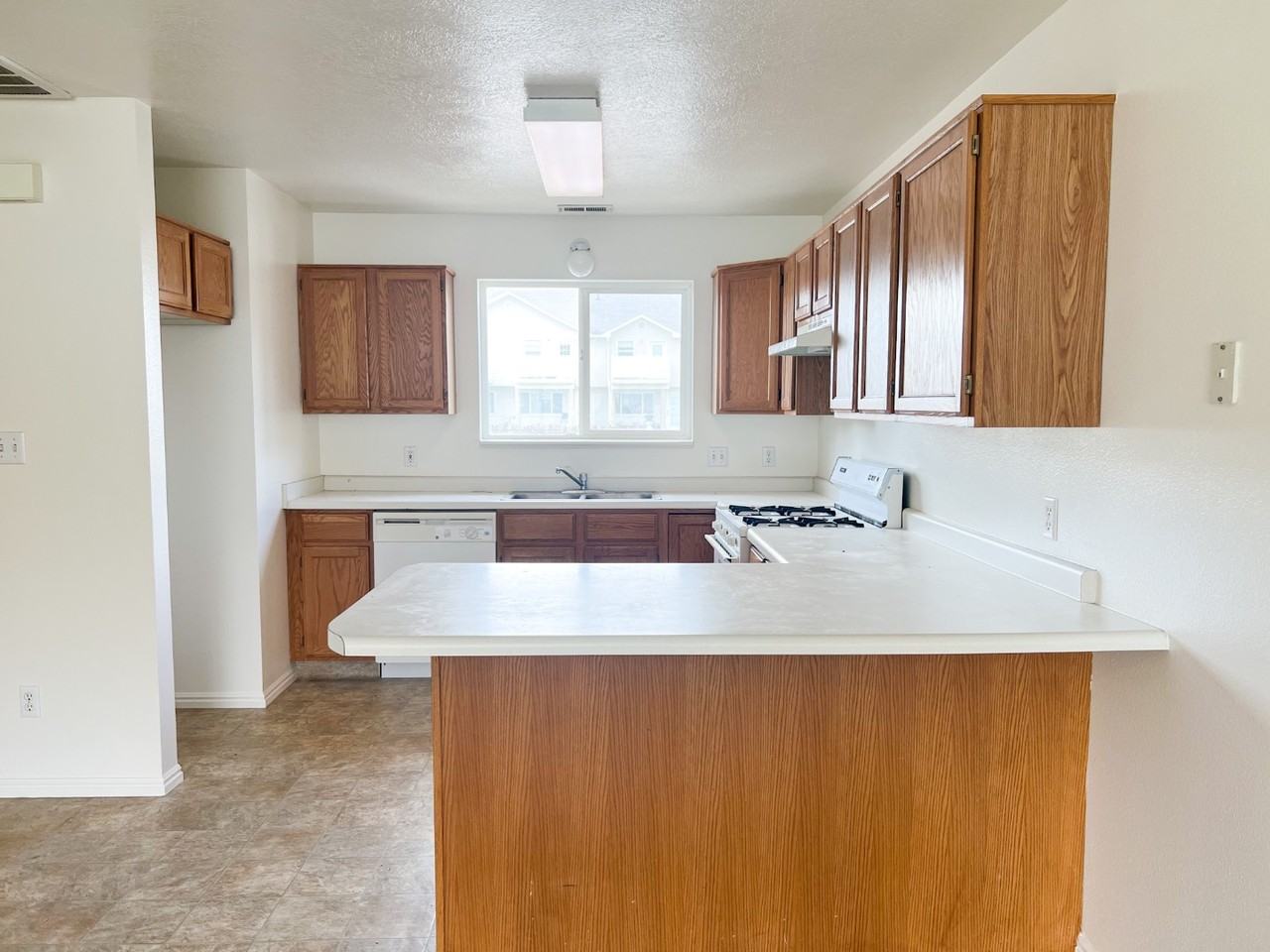 12 Fairway Ln Logan - Photo 3 of 9