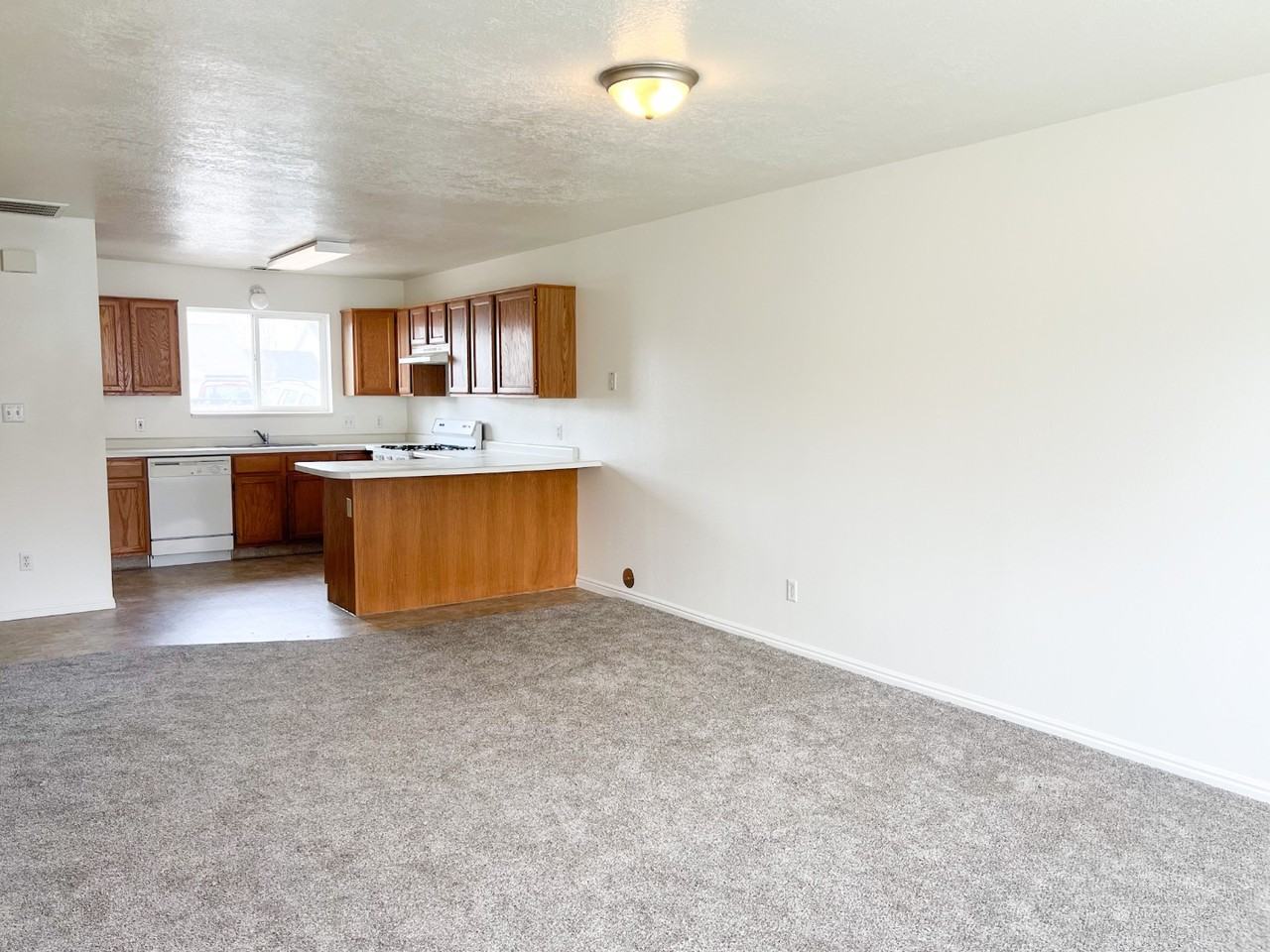 12 Fairway Ln Logan - Photo 5 of 9