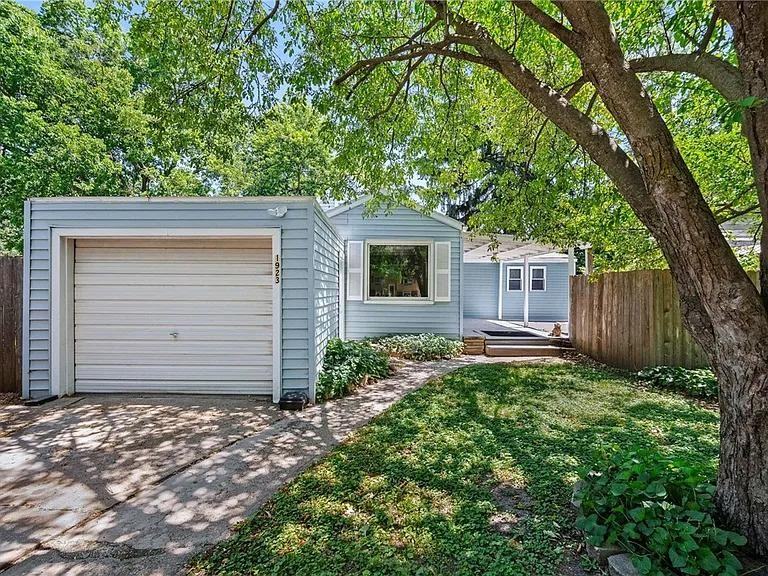 1923 39th St - Photo 2 of 16