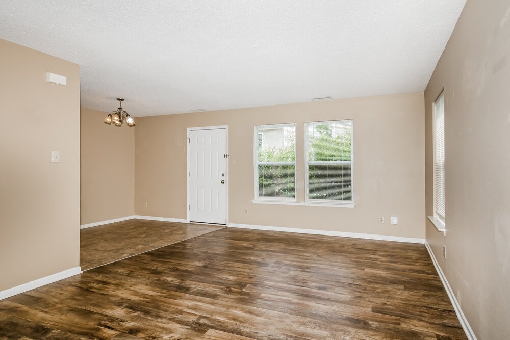 660 Fern St - Photo 4 of 17