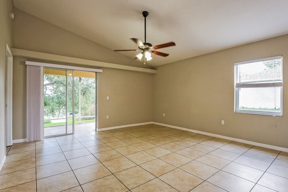 1378 Willow Crest Dr - Photo 3 of 16