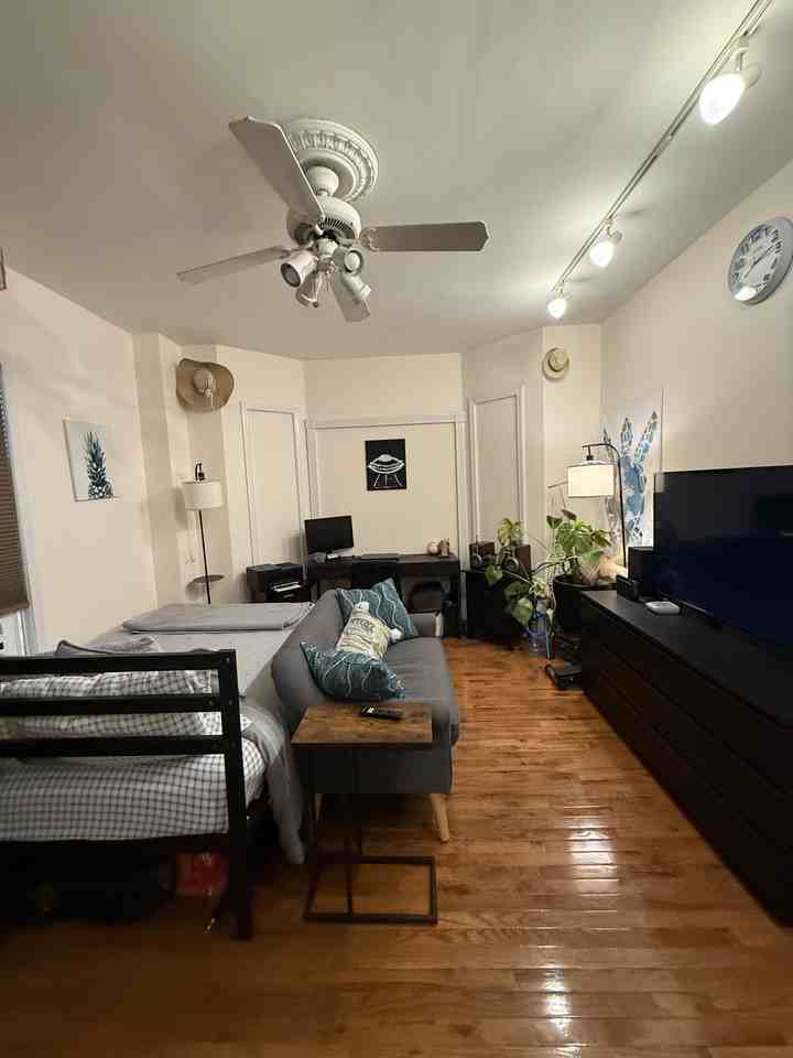 544 76th Street 2f - Photo 2 of 9