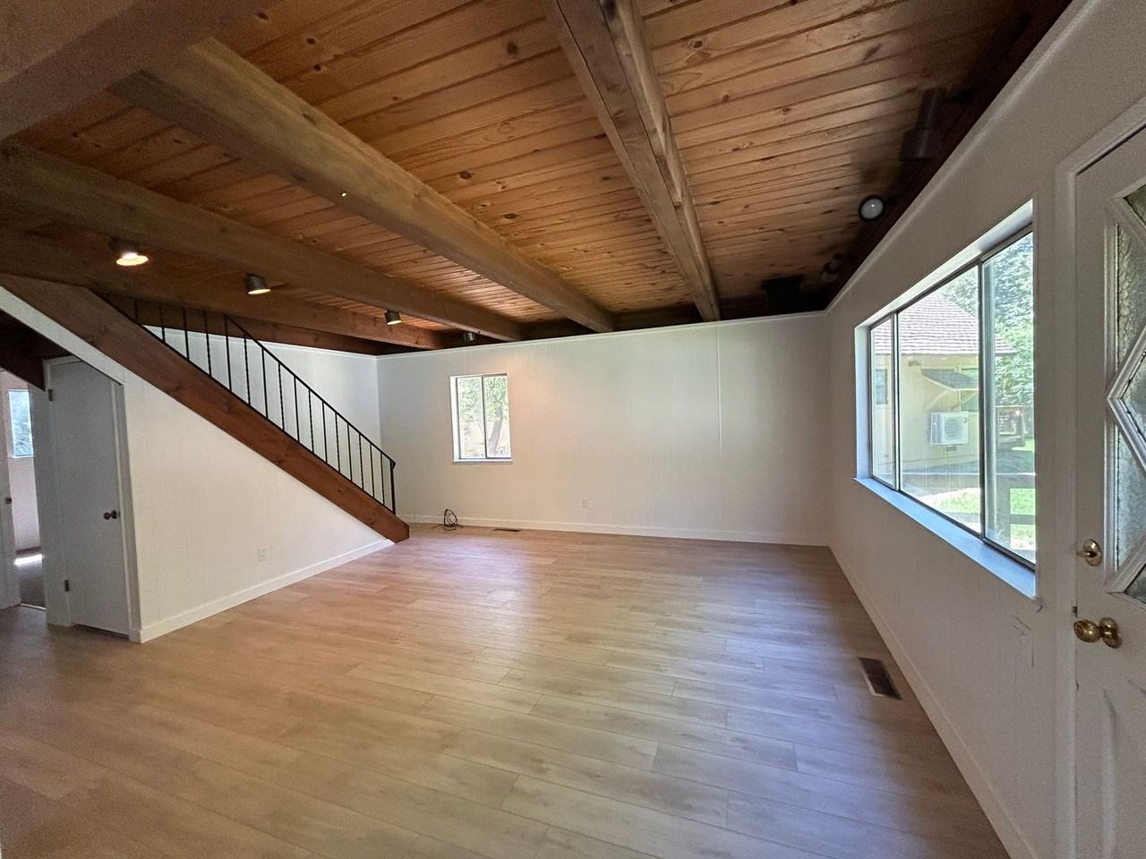 970 Tanglewood Dr - Photo 7 of 17