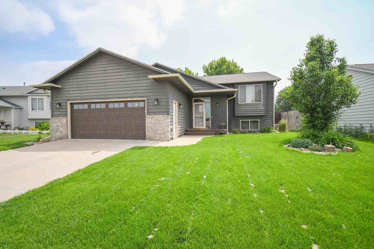 5704 S San Diego Ave - Photo 2 of 43