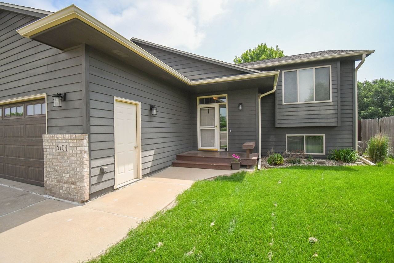 5704 S San Diego Ave - Photo 3 of 43