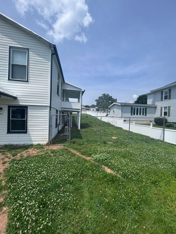 98 Lee Ave - Photo 2 of 15