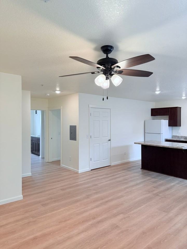 11018 NE 18th St - Photo 2 of 9