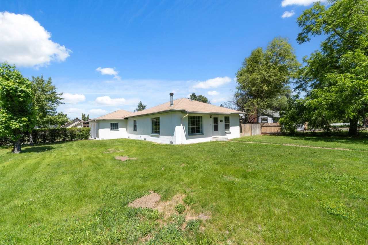 3426 W Hartson Ave - Photo 3 of 24