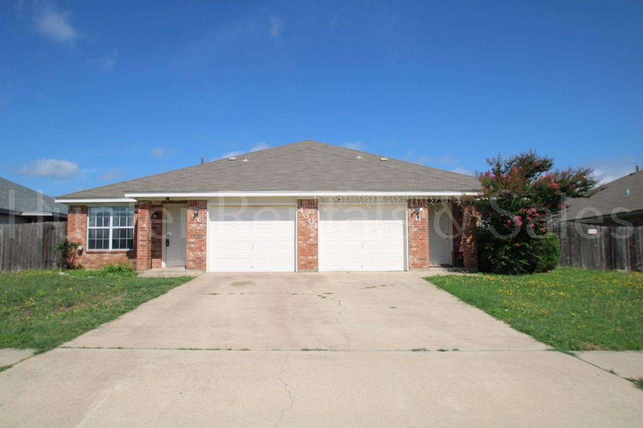 4301 Thunder Creek Dr Apt A - Photo 2 of 14