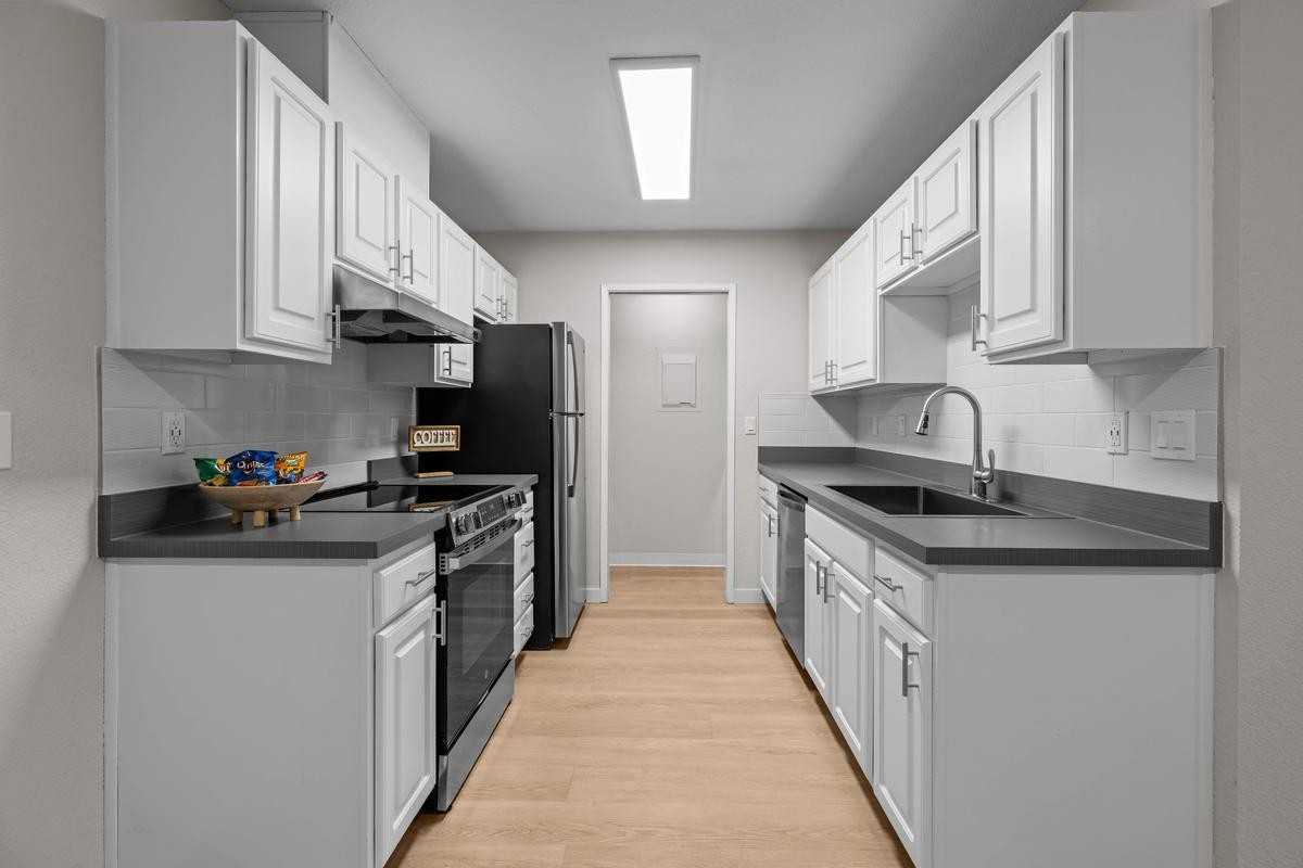 9900 12th Ave W - Photo 4 of 22