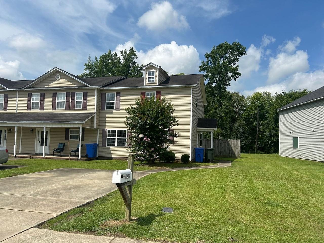 1245 Bombay Dr - Photo 2 of 21