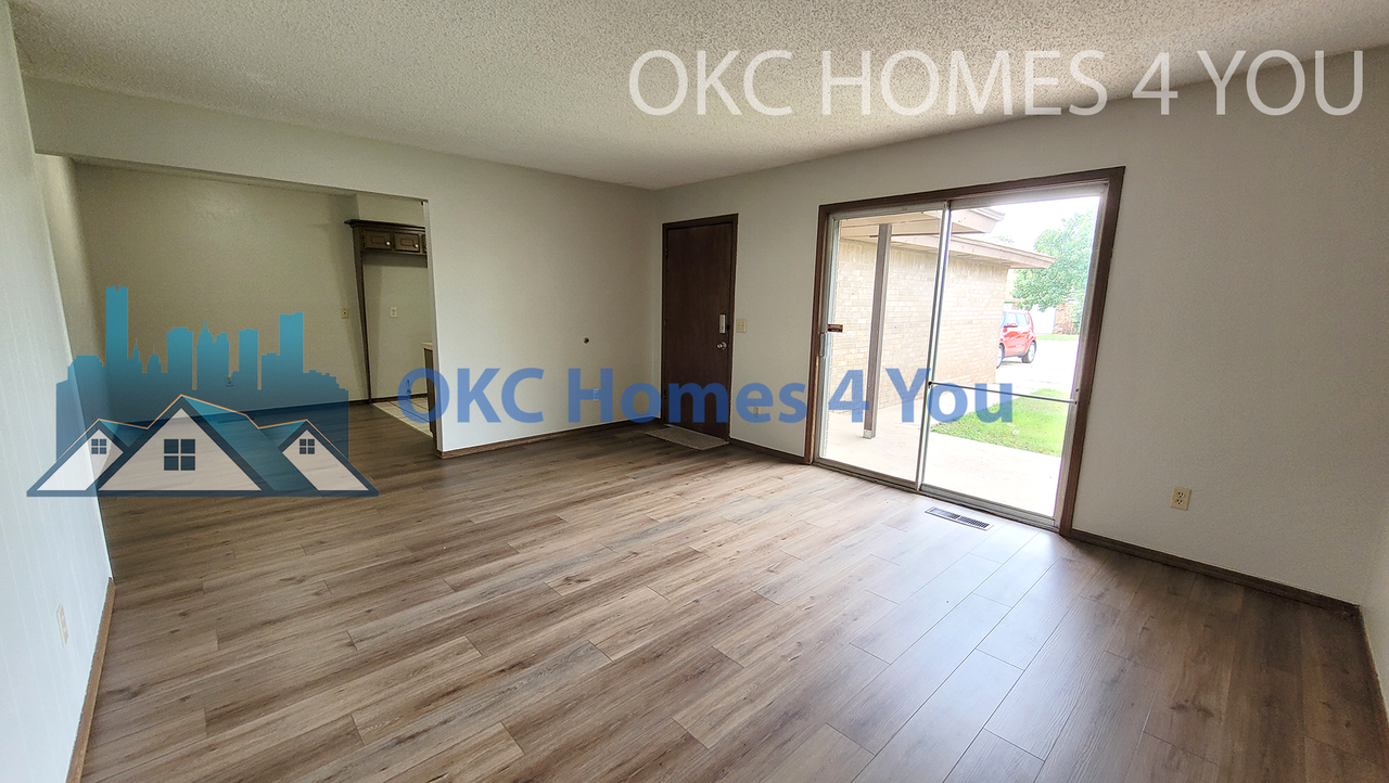 7020 Woodlake Dr - Photo 3 of 17