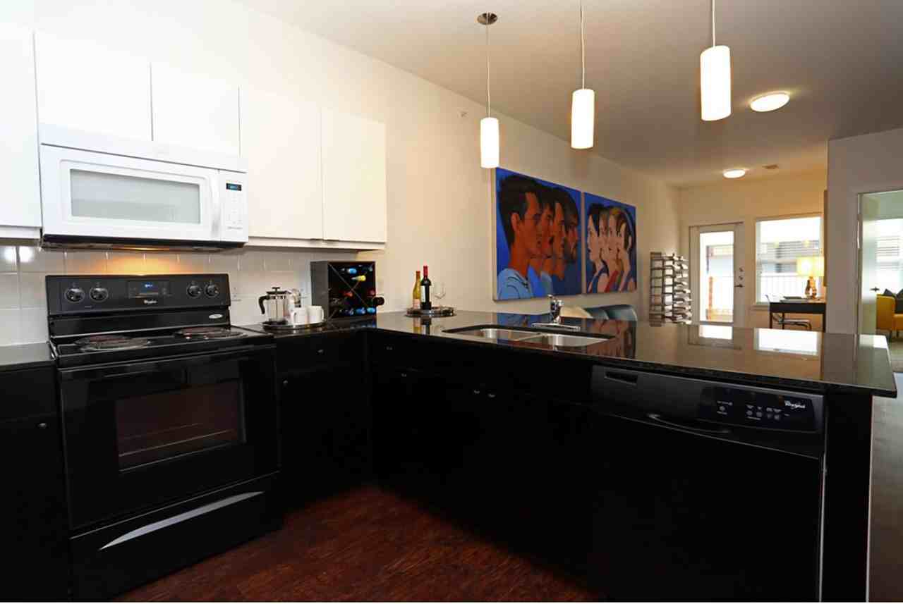 Mosaic Apartments - Photo 4 of 9