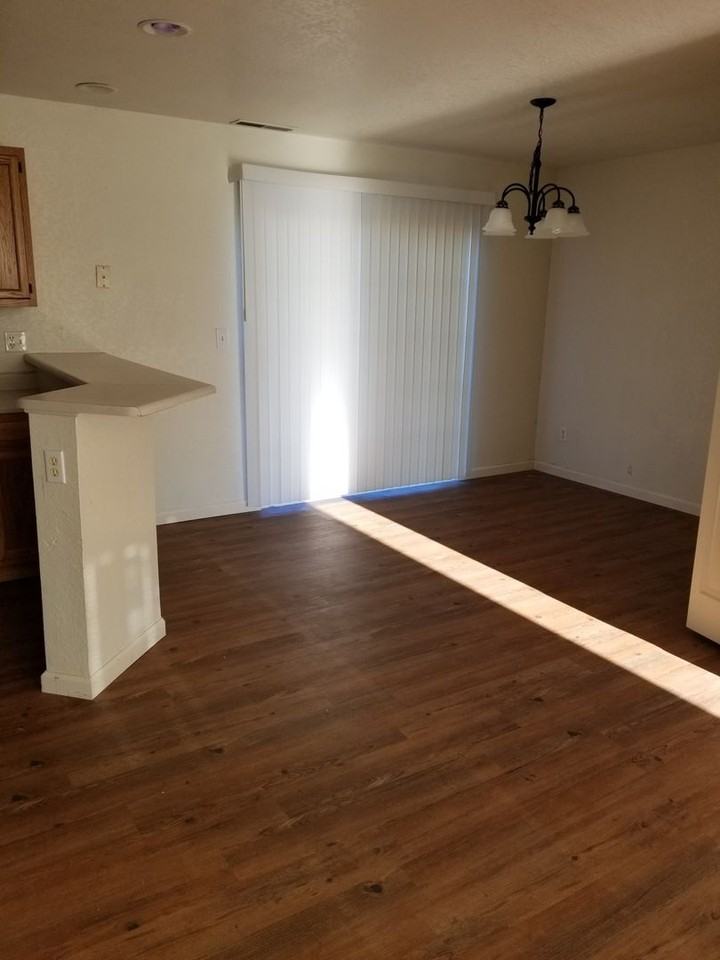 1229 Glenridge St - Photo 2 of 11