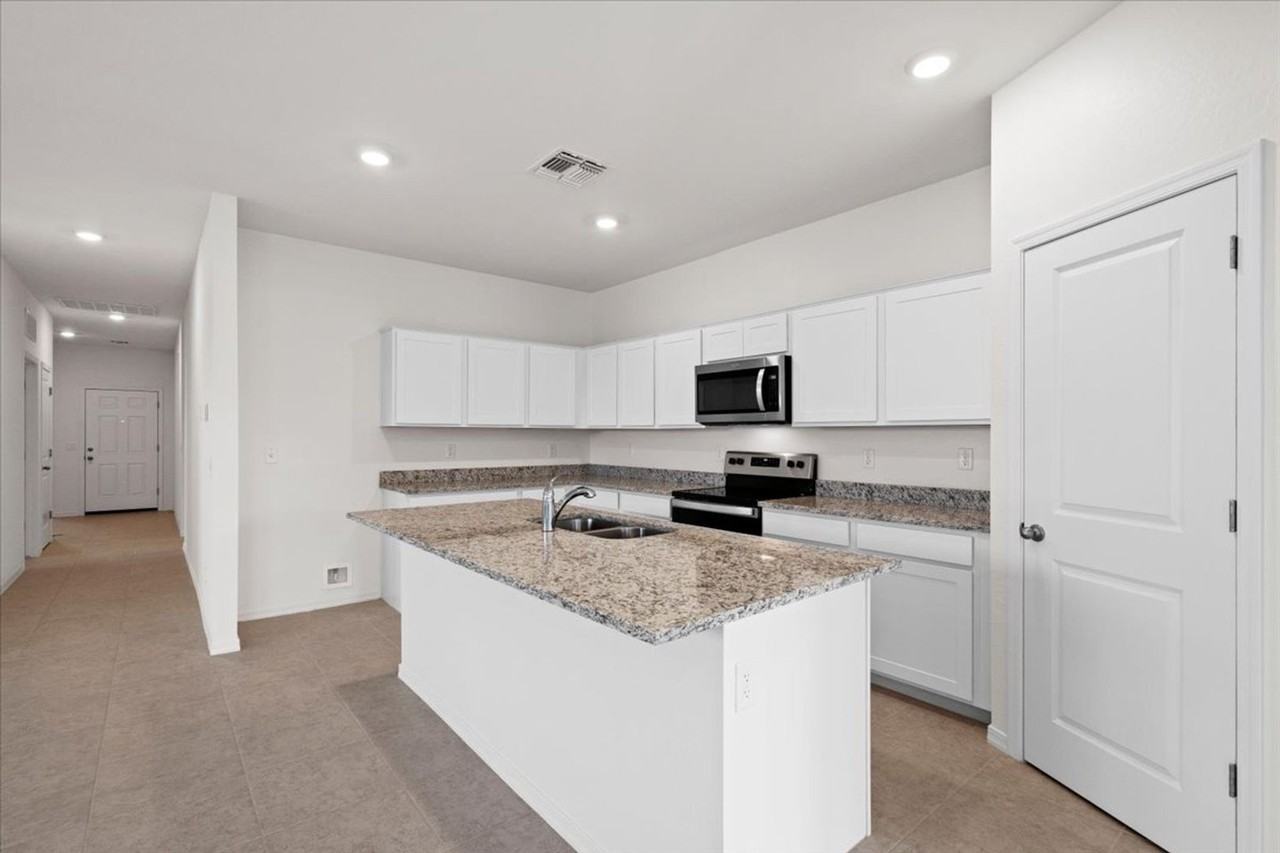 8129 S 63rd Dr - Photo 5 of 20