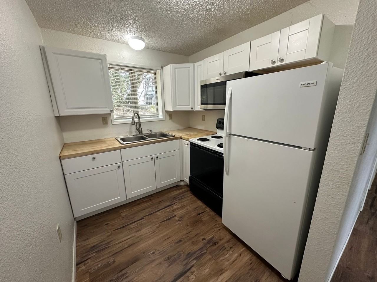 617 1/2 Nw 3rd St - Photo 2 of 8