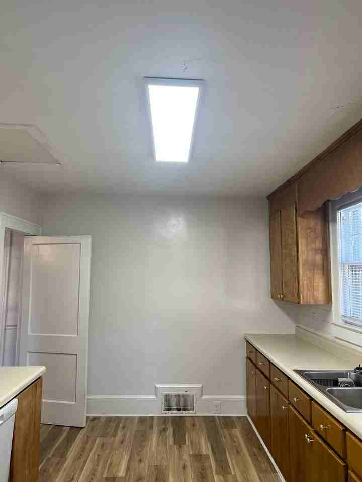 321 E Montgomery St - Photo 7 of 37