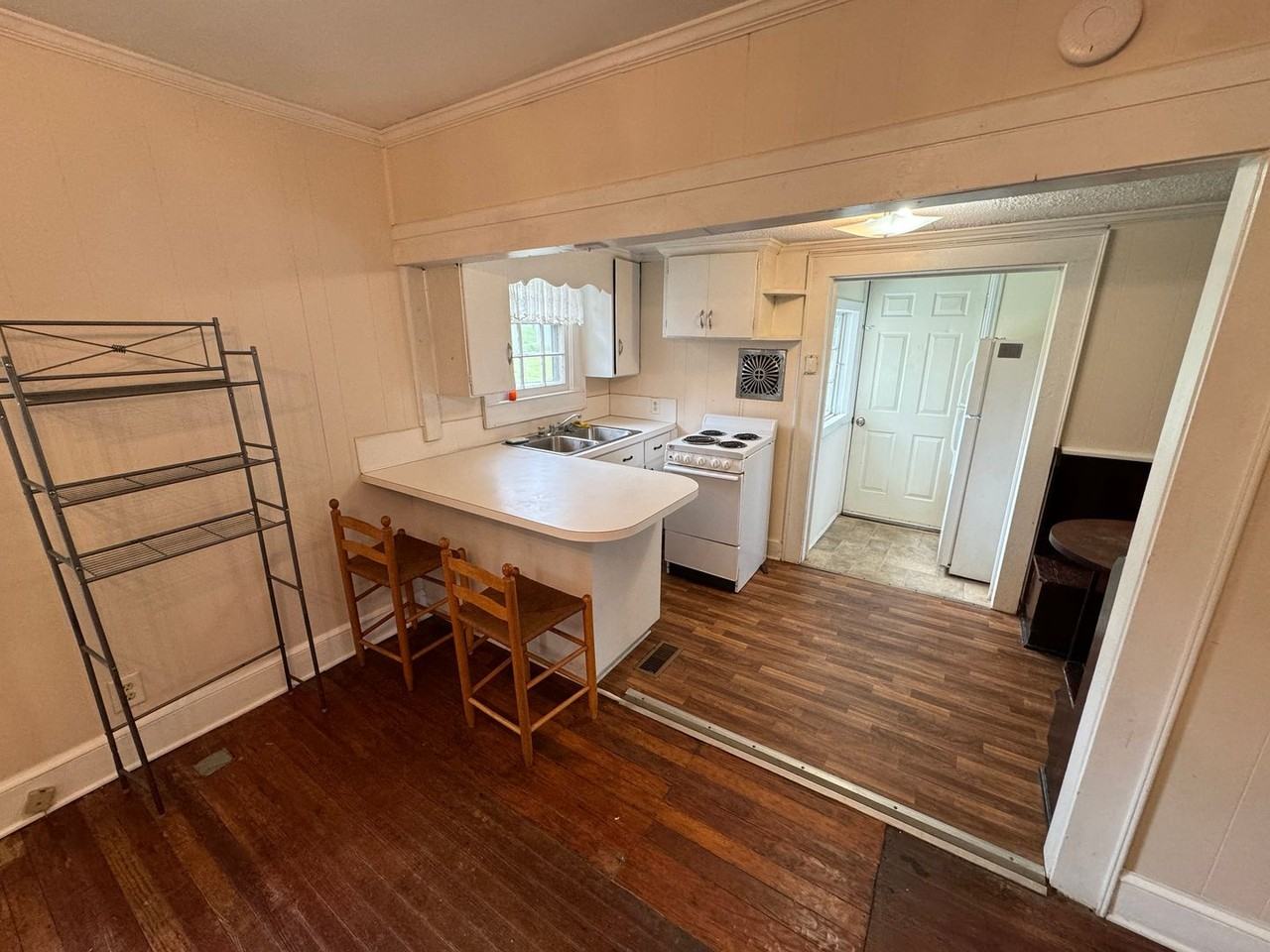 805 Alma Ave - Photo 4 of 12