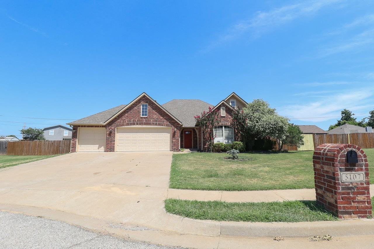 5107 Barr Dr - Photo 3 of 38