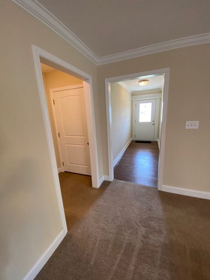 843 Wells Rd - Photo 3 of 14