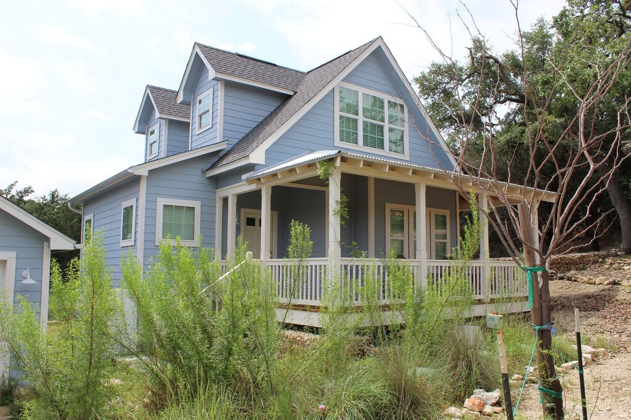 252 Stallion Springs Dr - Photo 2 of 11