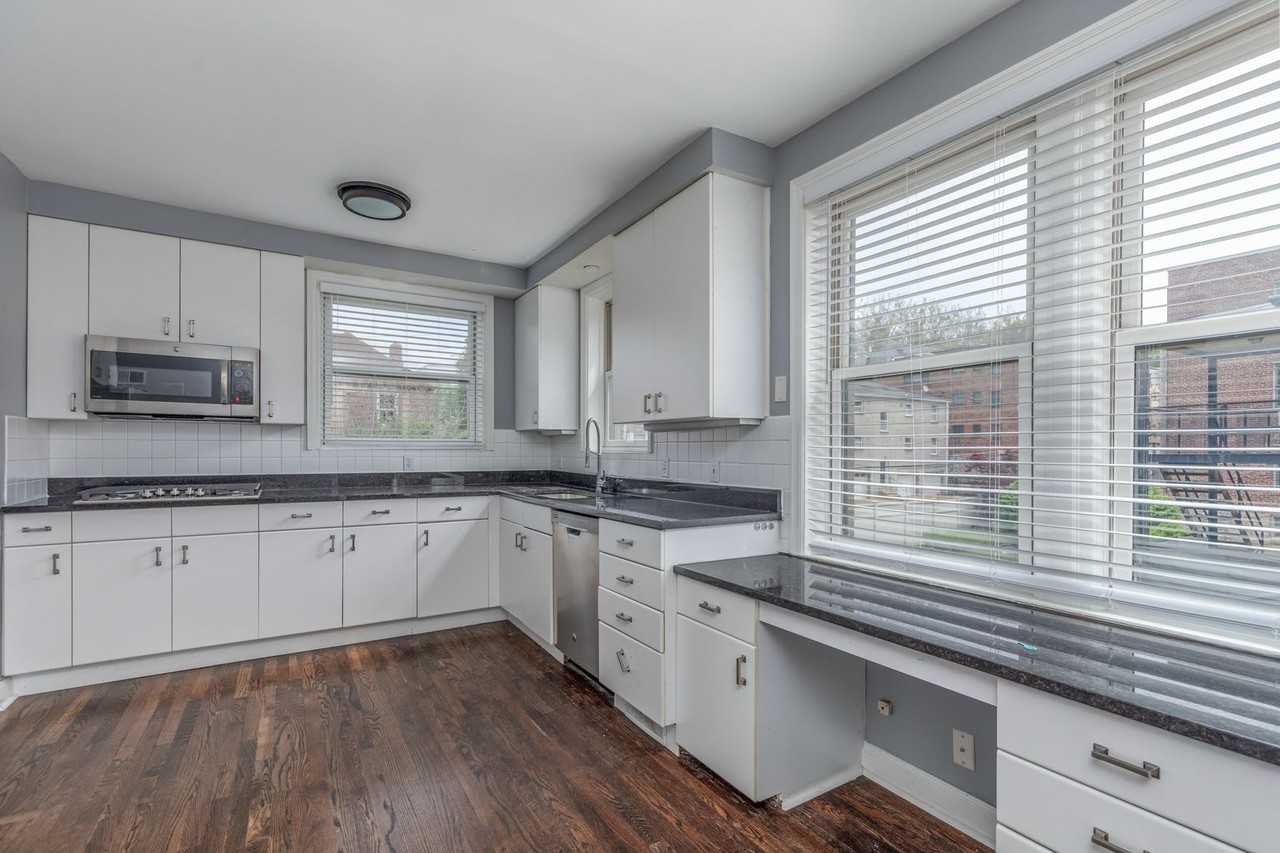 7535 Oxford Dr - Photo 2 of 21