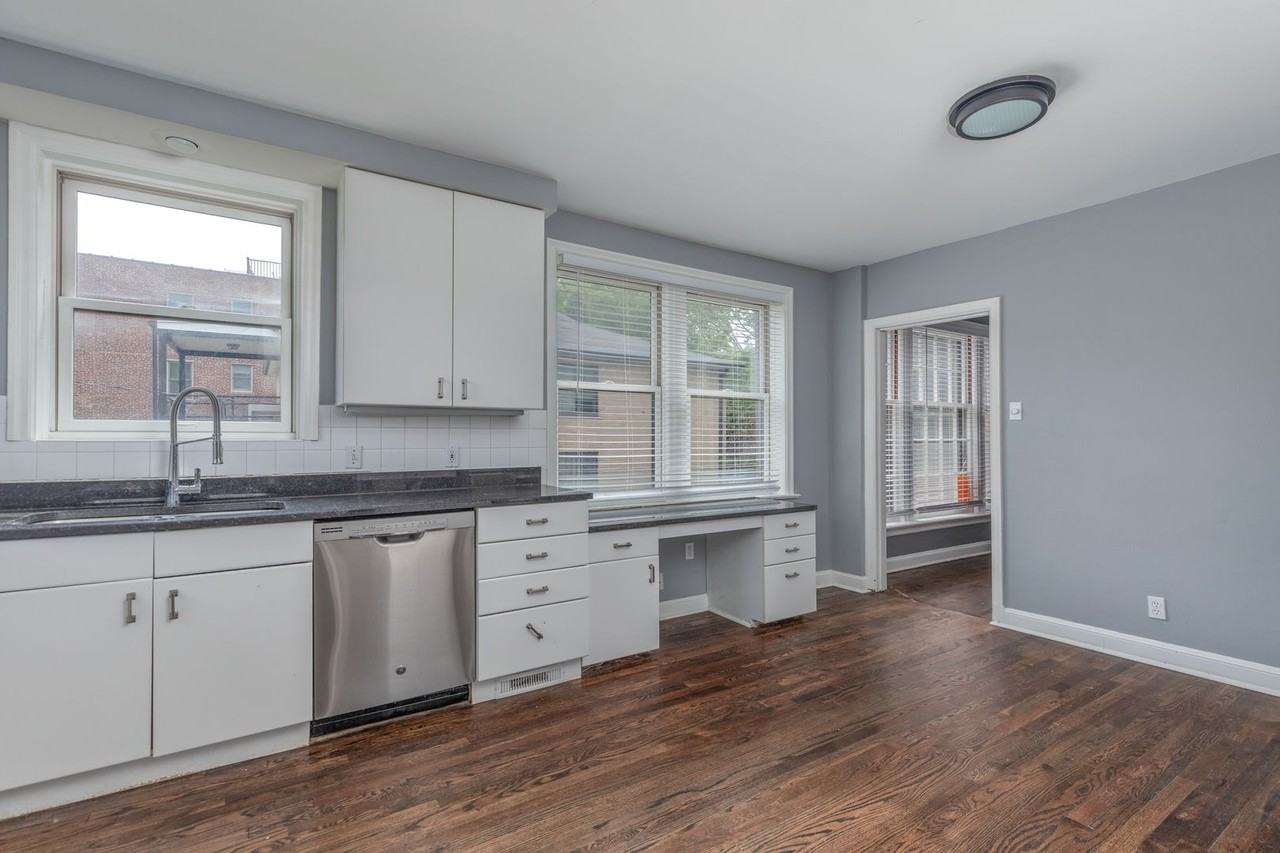 7535 Oxford Dr - Photo 3 of 21