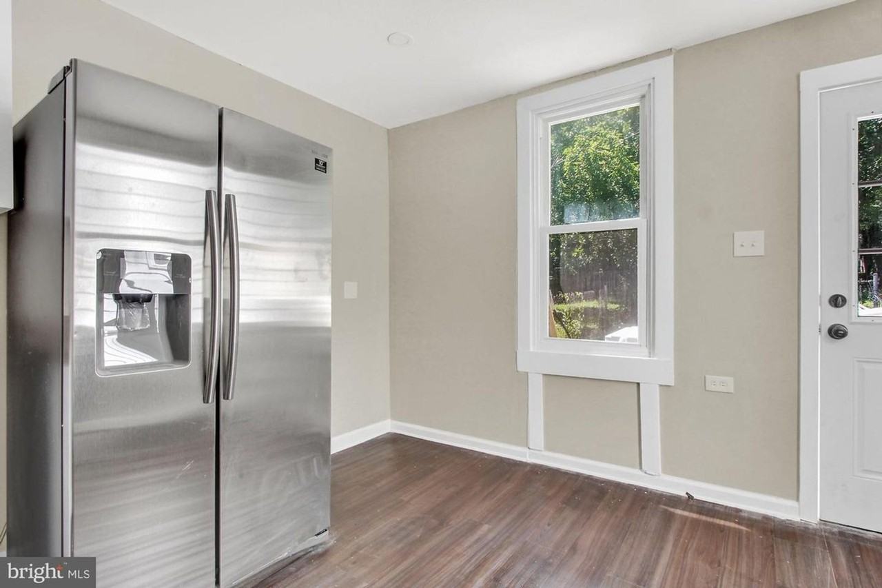 2369 Canby St - Photo 4 of 25