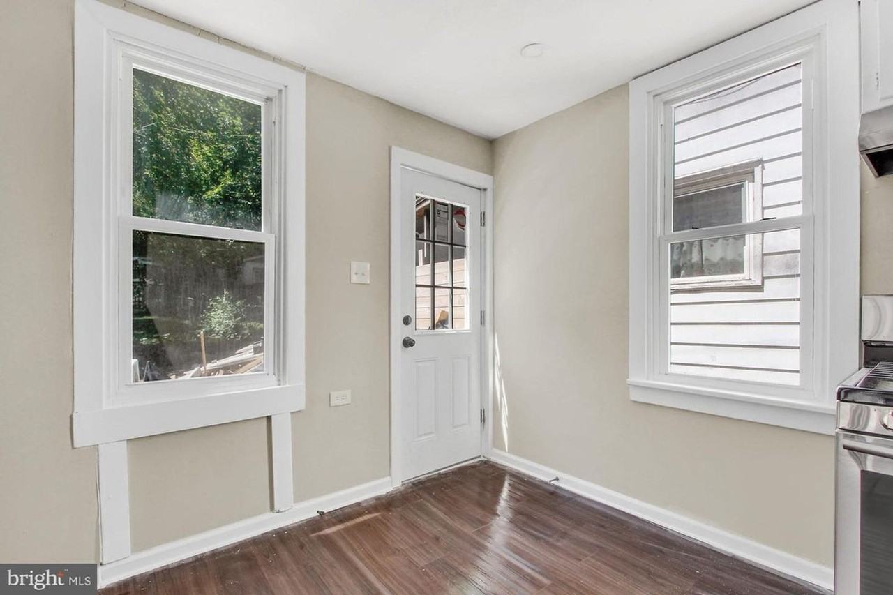 2369 Canby St - Photo 5 of 25