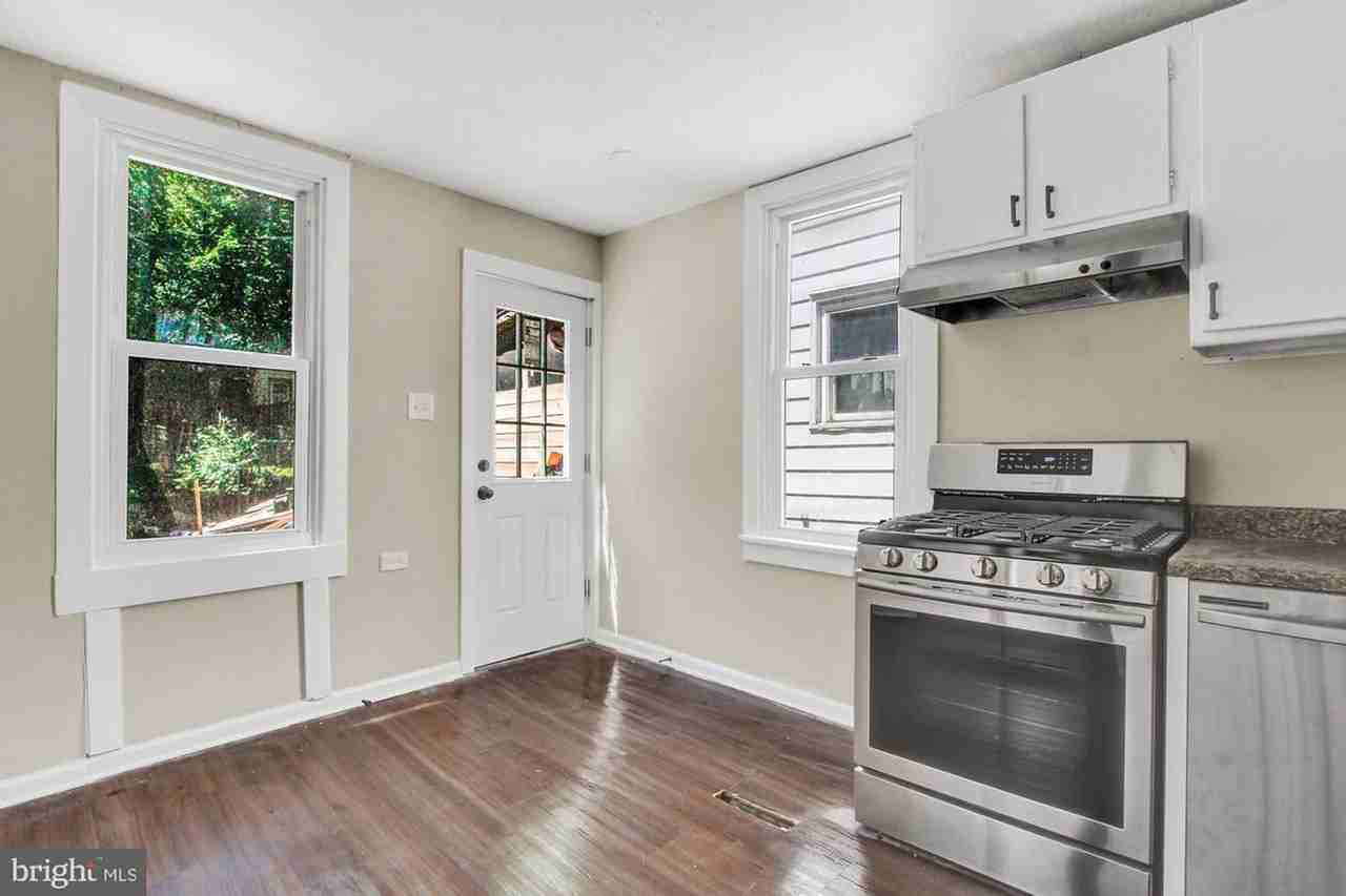 2369 Canby St - Photo 6 of 25
