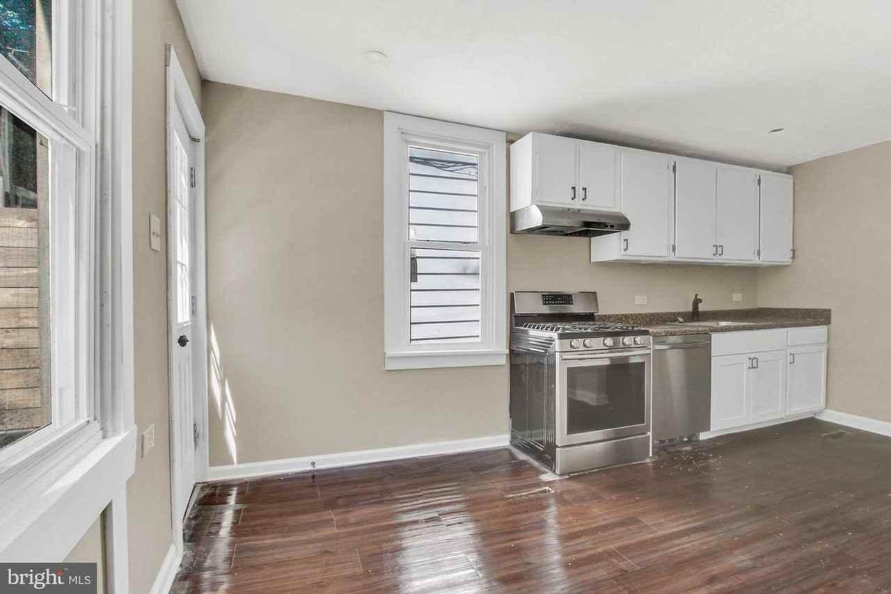 2369 Canby St - Photo 7 of 25
